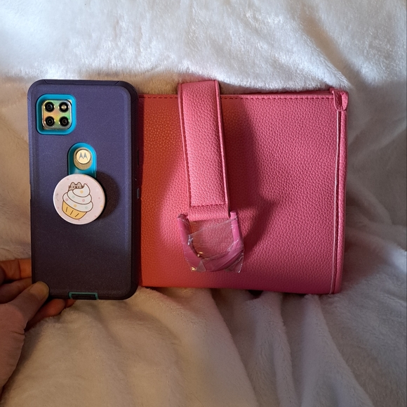 NWOT PINK CONVERTIBLE CLUTCH - Picture 3 of 15